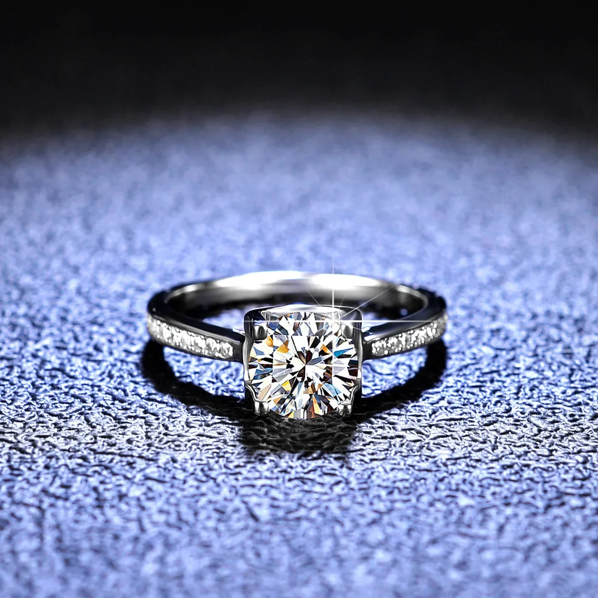 

Кольцо с инкрустацией из 18-каратного золота, женское кольцо из платины с шестью когтями из муассанита PT950, модный и простой аксессуар с коровьей головой на прямой руке