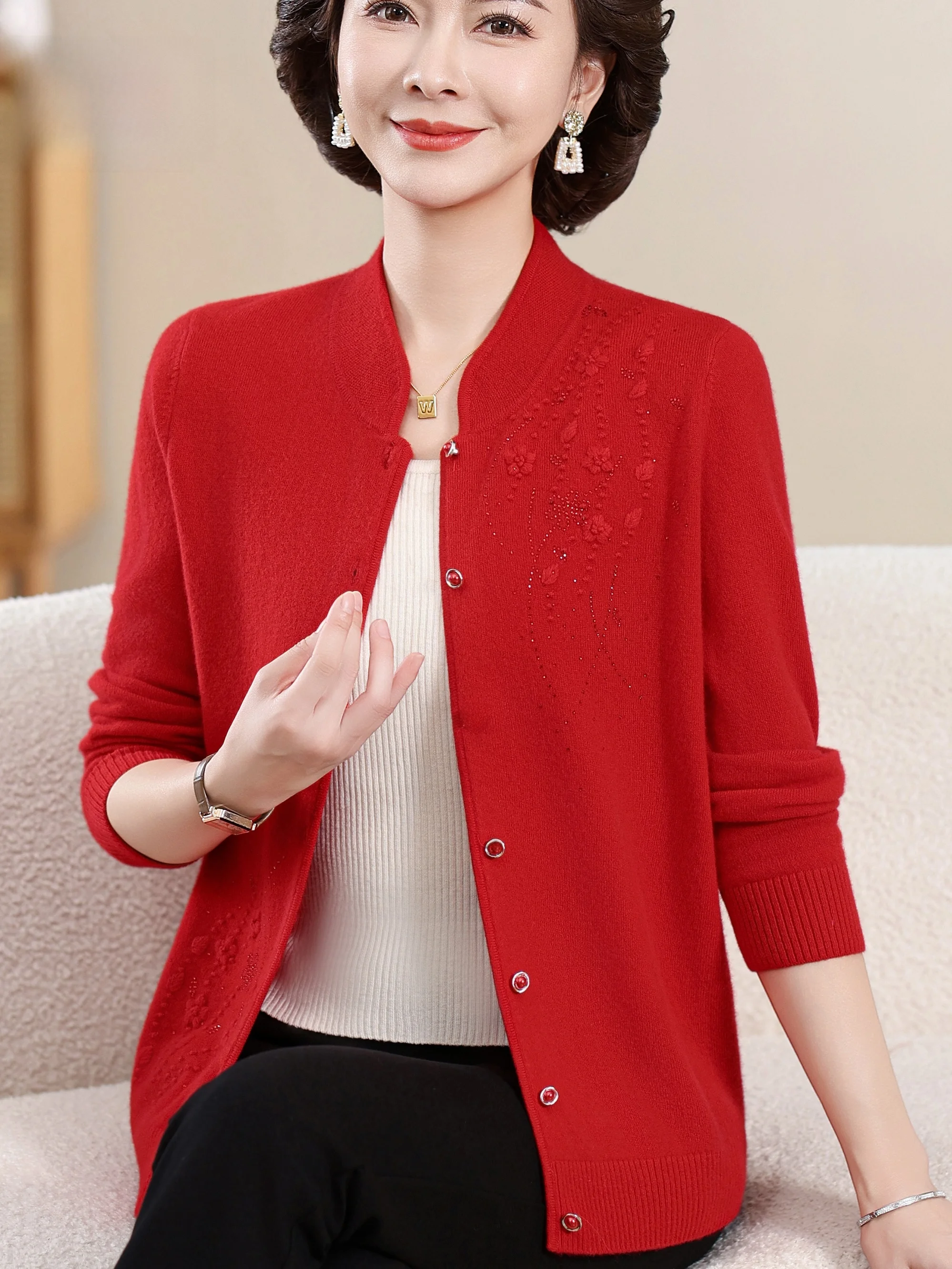 

Новый осенне-зимний китайский свитер из чистой шерсти с вышивкой для женщин среднего возраста и воротник-стойка с цветочным принтом