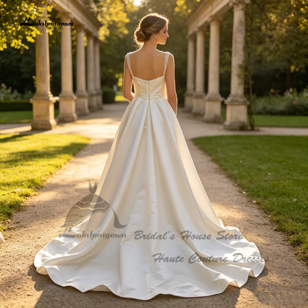 Lakshmigown Bescheidenes Satin-Hochzeitskleid für die Braut 2027 Quadratischer Ausschnitt A-Linie Weiße Brautkleider mit Perlen und Spaghettiträgern Maßanfertigung – Detail 4