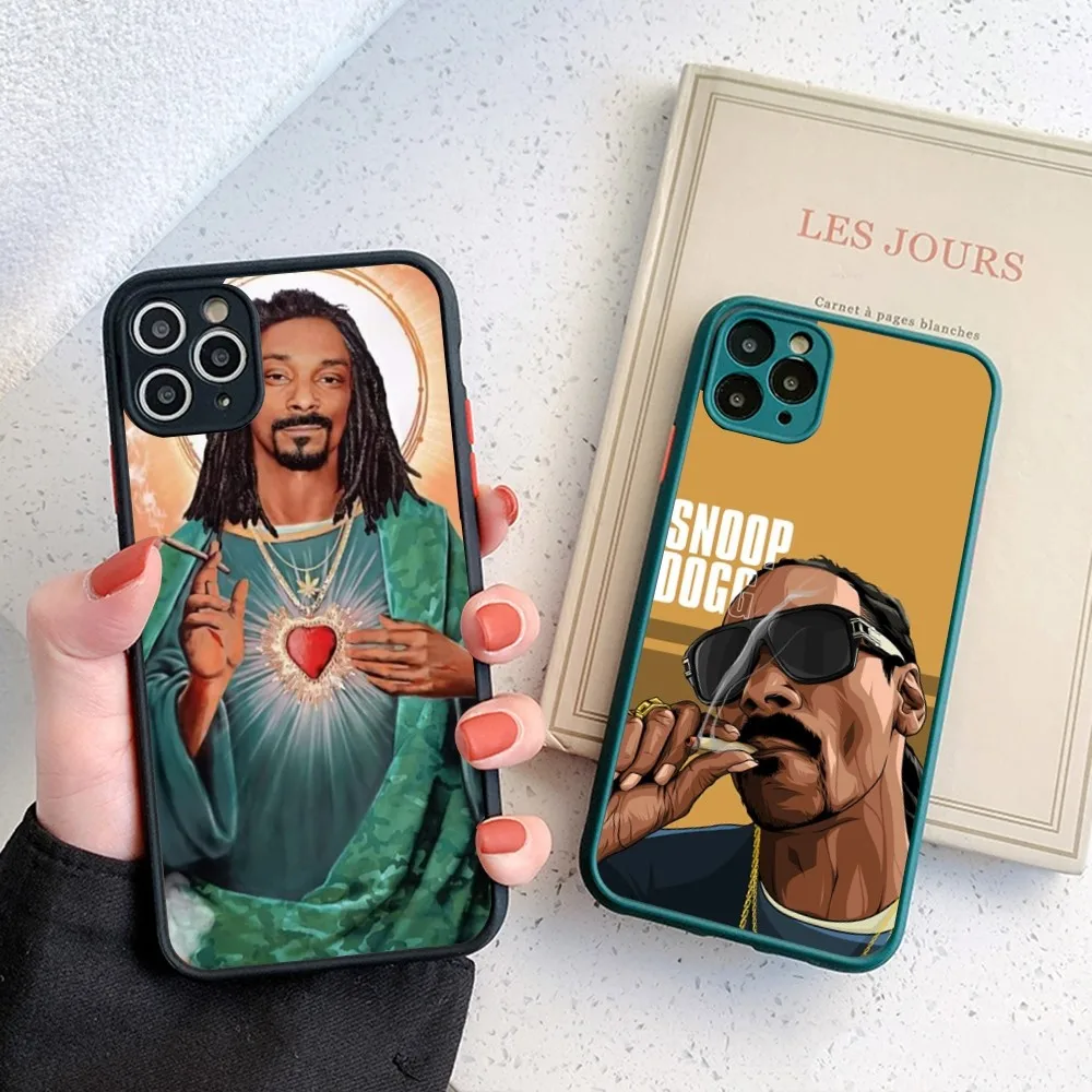 S-Snoop D-Dogg Rapper Phone Case for iPhone 14 11 12 13 Mini Pro Max 8 7 Plus X XR XS MAX Translucent Matte Cover