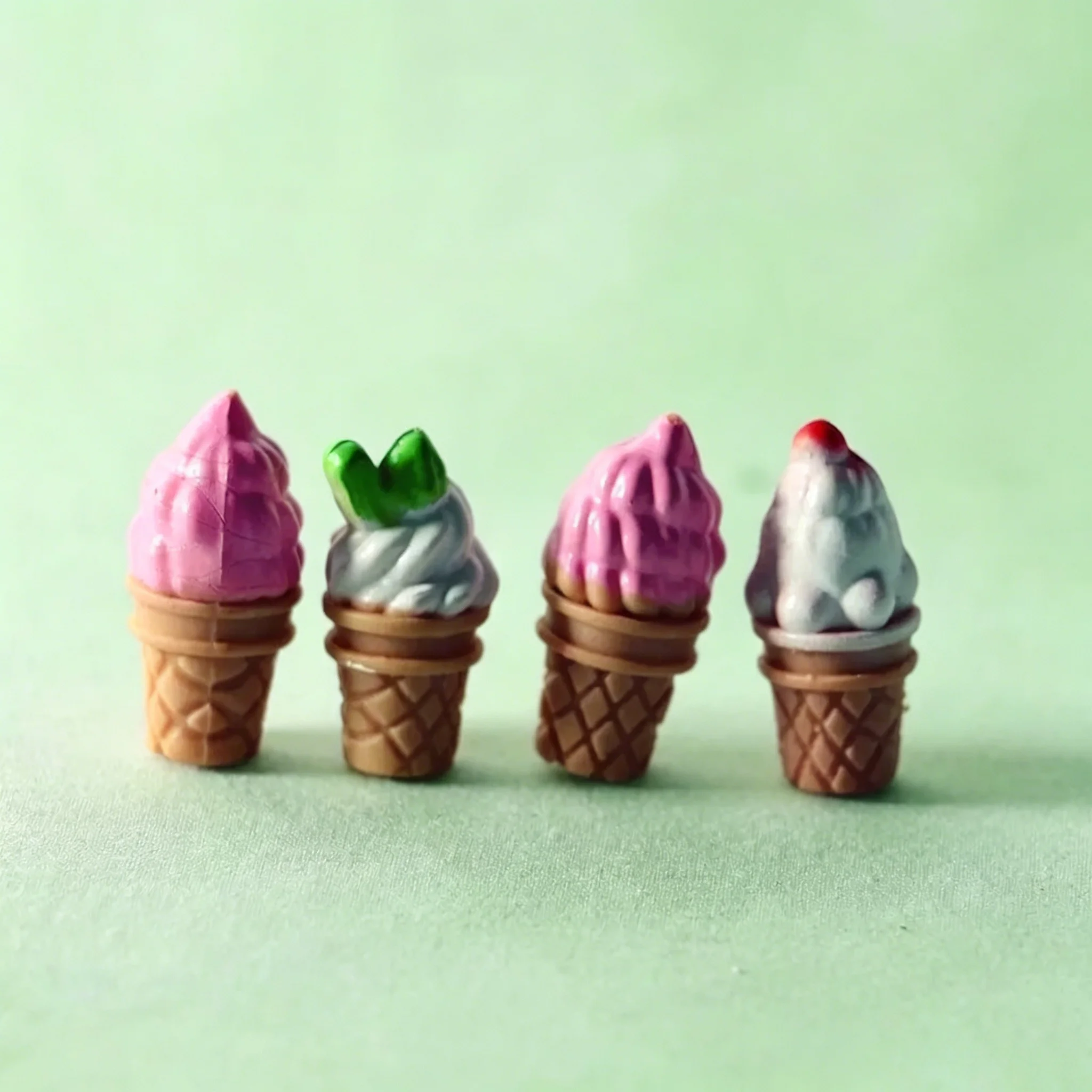 1:12 Dollhouse Simulation Dessert Model, Mini Ice Cream Cone for Supermarket Freezer Decoration