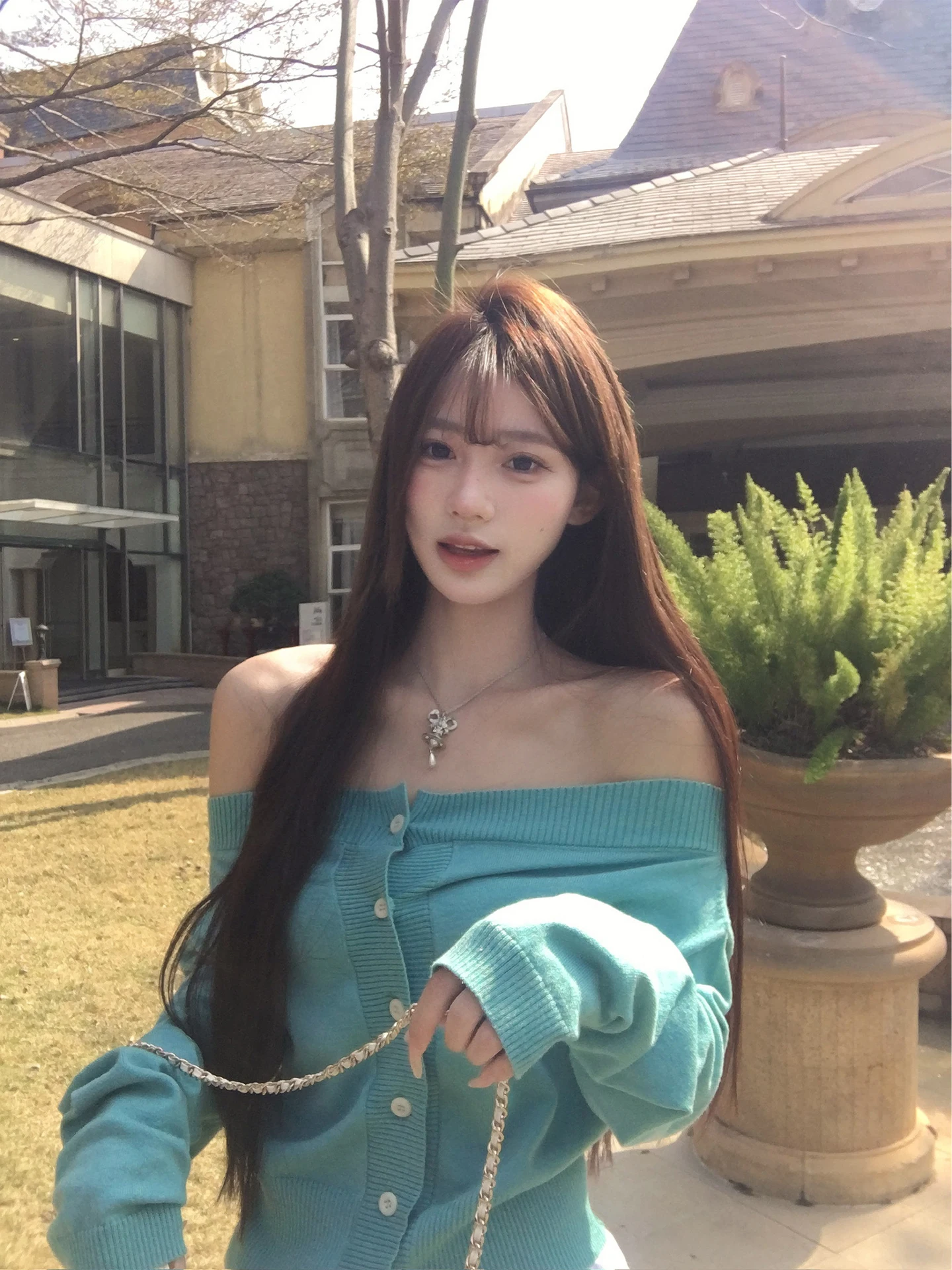 

Женский вязаный свитер на одно плечо цвета озерной воды, новинка ранней весны, модный топ с открытым плечом