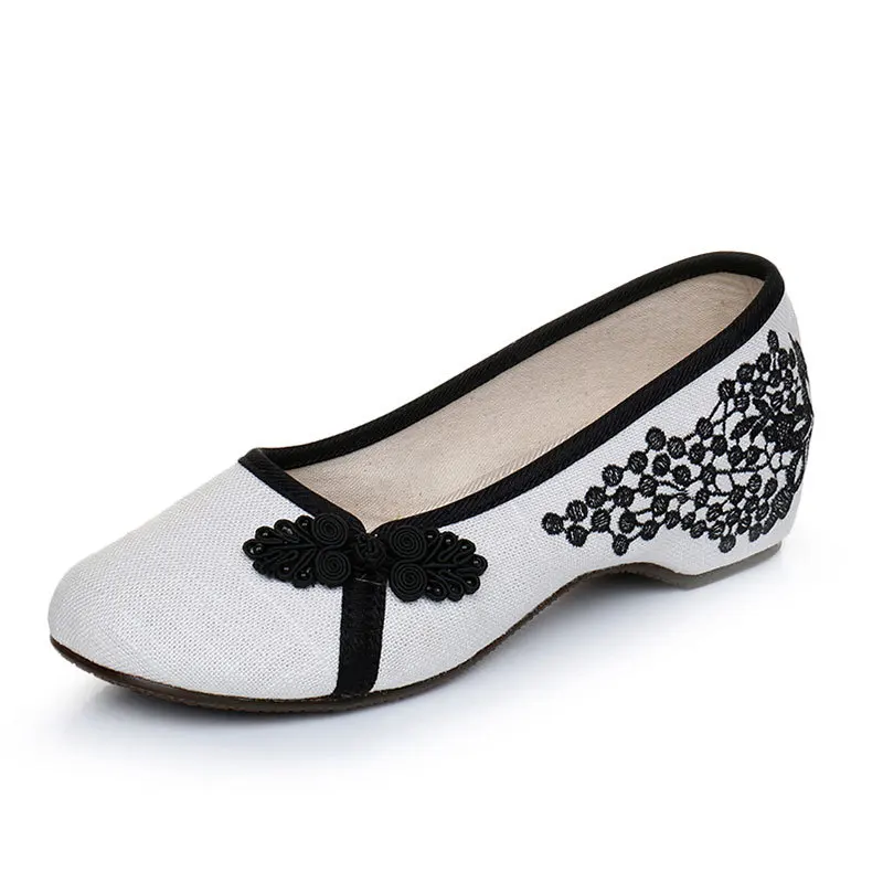 Canvas Dance Shoes Loafers Women Light Walking Shoe Summer Breathable Dancing Sneakers Embroidered Traditional Cloth Flats