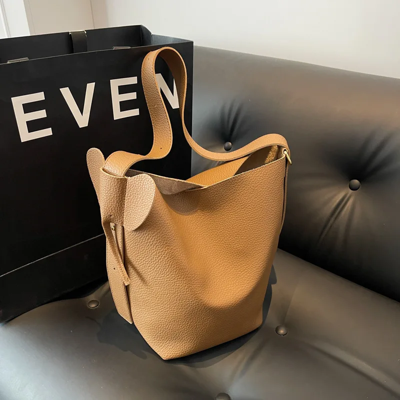 Women's Single Shoulder Crossbody Bag Composite Bucket Bag New Fashionable High-end Feeling Casual Versatile Solid Color  Simple