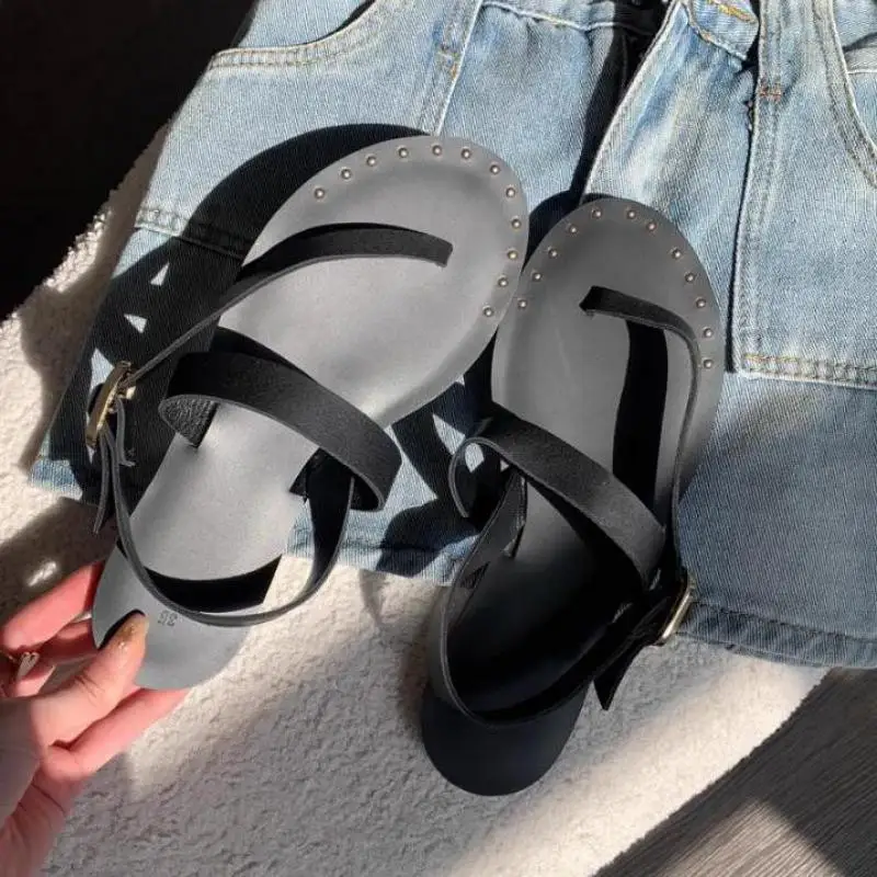 Designer Flat With Gladiator Sandals Summer Shoes Woman Handsome Rivet Flats Sandals Black Open Toe Sandalias Mujer Flip Flops