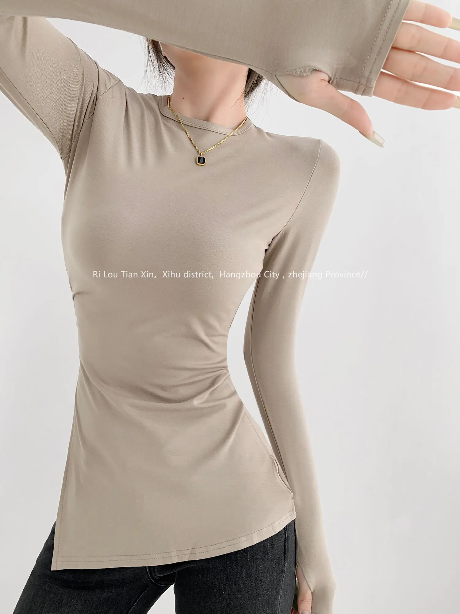 

2024 Autumn New Design Sense Side Irregular T-shirt Women's Spring/Autumn New Round Neck Long Sleeve Solid Color Top FXN8