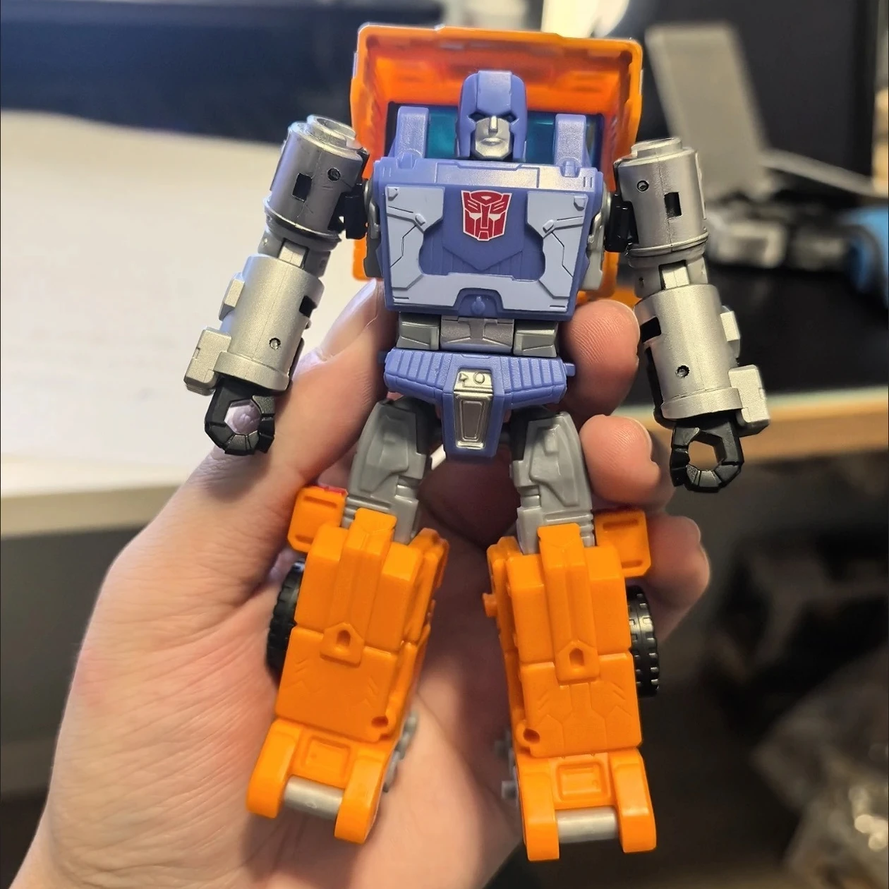 Auf Lager Hasbro Transformation Spielzeug Kingdom War für Cybertron WFC-K16 Deluxe Huffer Actionfiguren Roboter Anime Modell Jungen Geschenk