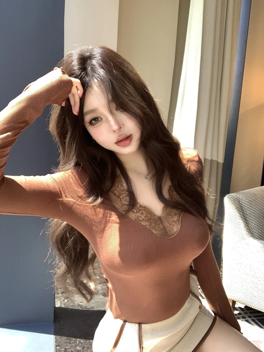 

Кружевная лоскутная сексуальная трикотажная рубашка с v-образным вырезом и длинными рукавами, осенняя облегающая рубашка с завязкой на талии, облегающий топ в пикантной девушке