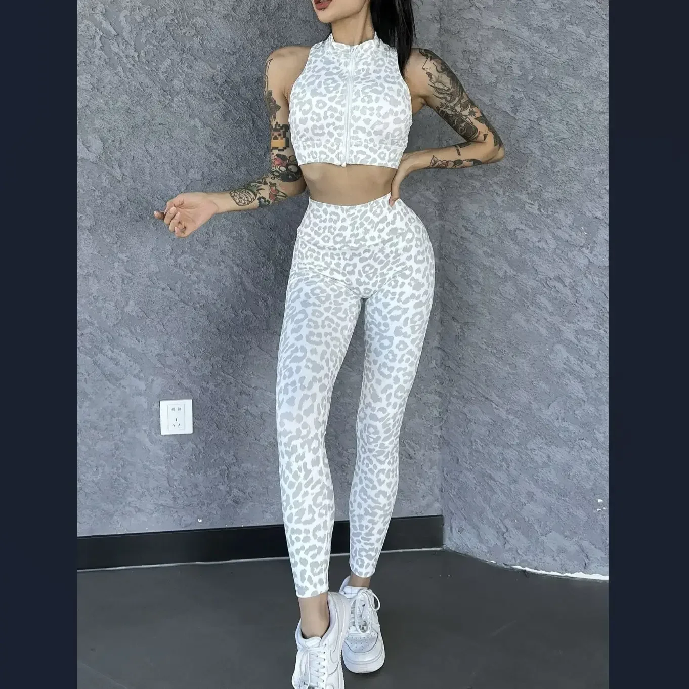 Lightweight Fitness Bra With Chest Pad High W aist Hip Lift Leggings Leopard Print Yoga Nude Breathable Quick Drying Women