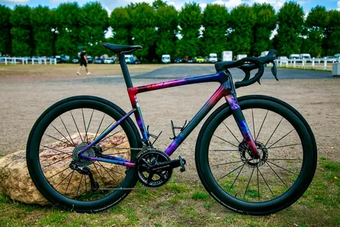 Professional Grade SL8 Carbon Road Bike Frame Lightweight Aero Geometry Disc Brake 700C Frameset For Competition Riding