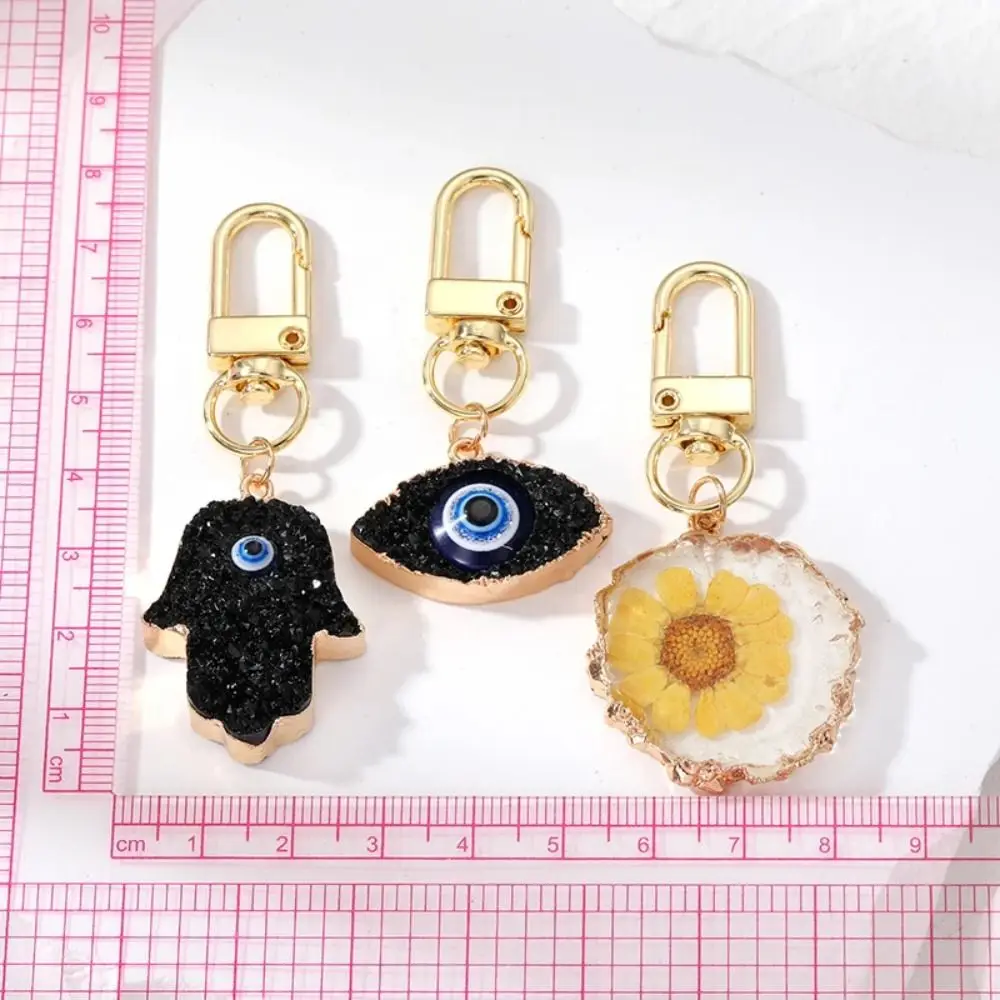 Daisy Dried Flower Evil Eye Keychain Evil Eye Fatima Hand Daisy Dried Flower Keychain Jewelry Gifts Retro Fatima Hand Pendant