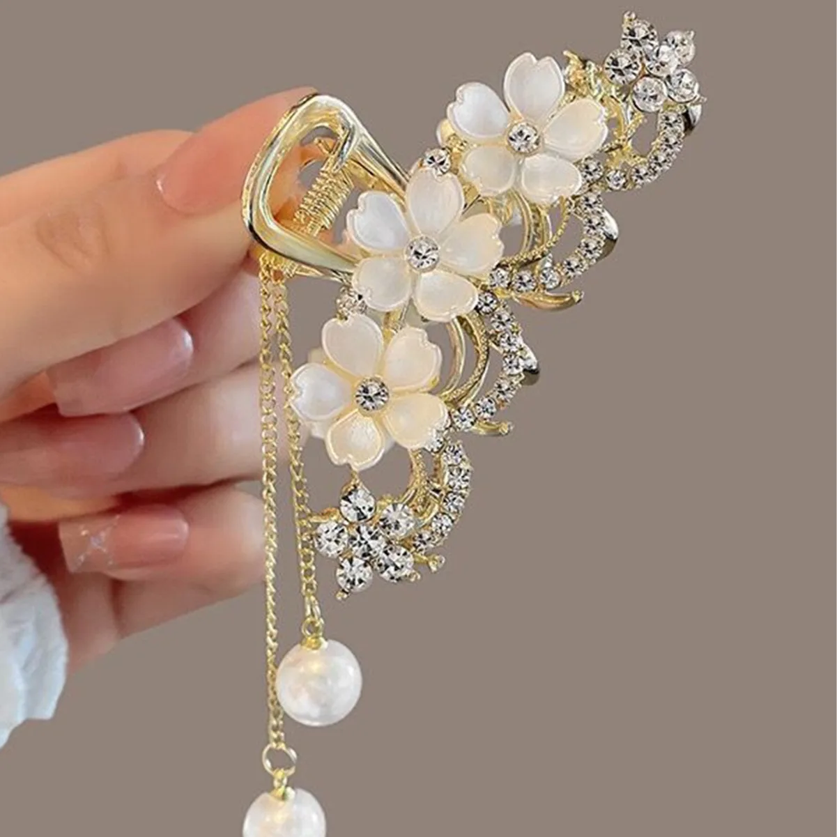 1 Pcs Fashion Exquisite Water Diamond Camellia Flower Pearl Tassel Hair Claws For Women Girls Party Hair Accessories