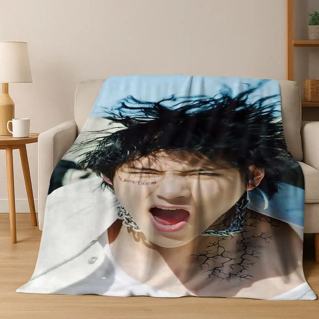 Kpop Kim Tae Hyung V Min Yoon Gi,SUGA, Agust D بطانية من الفلانيل بطانية دافئة ناعمة لغرفة النوم وغرفة المعيشة والسرير والسفر والنزهة هدية #3