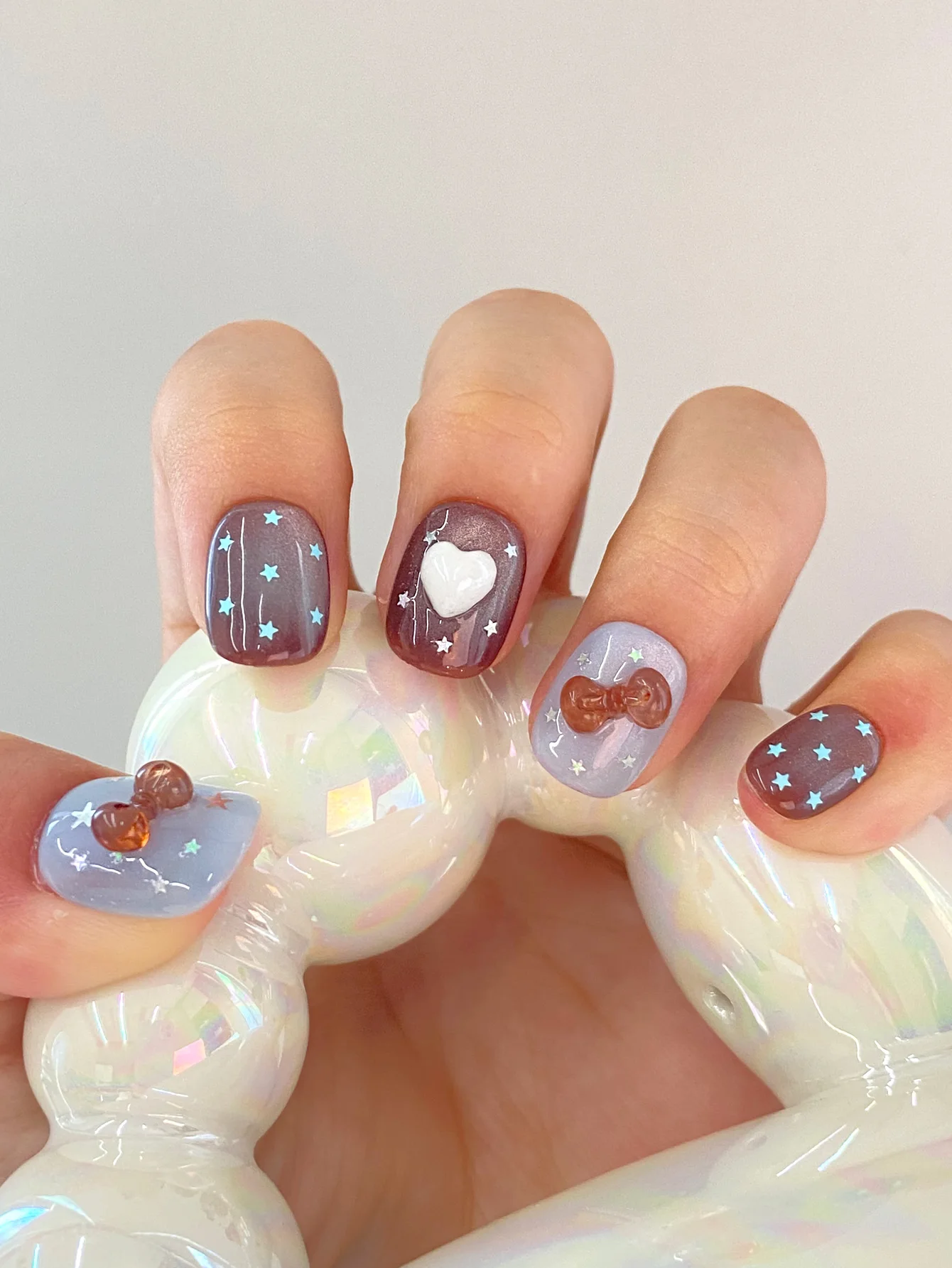 100 pièces mélange taille marron nœud papillon INS Nail Art breloques 3D Mini marron nœud papillon Style coréen accessoires pour ongles bricolage ongles