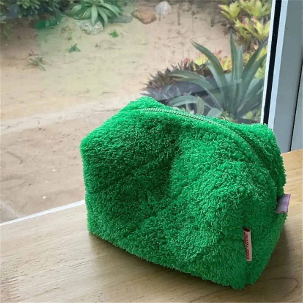 Fashion Large Capacity Cosmetic Bag Pure Color Portable Design Toiletry Bag Plush Material Kawaii Style Makeup Bag Washbag