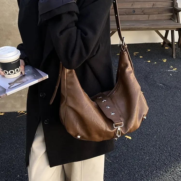 2026 New Lazy Wind Large Capacity Tote Bag Premium Sense Locomotive Wind Versatile Simple Rivet Portable Shoulder Crossbody Bag