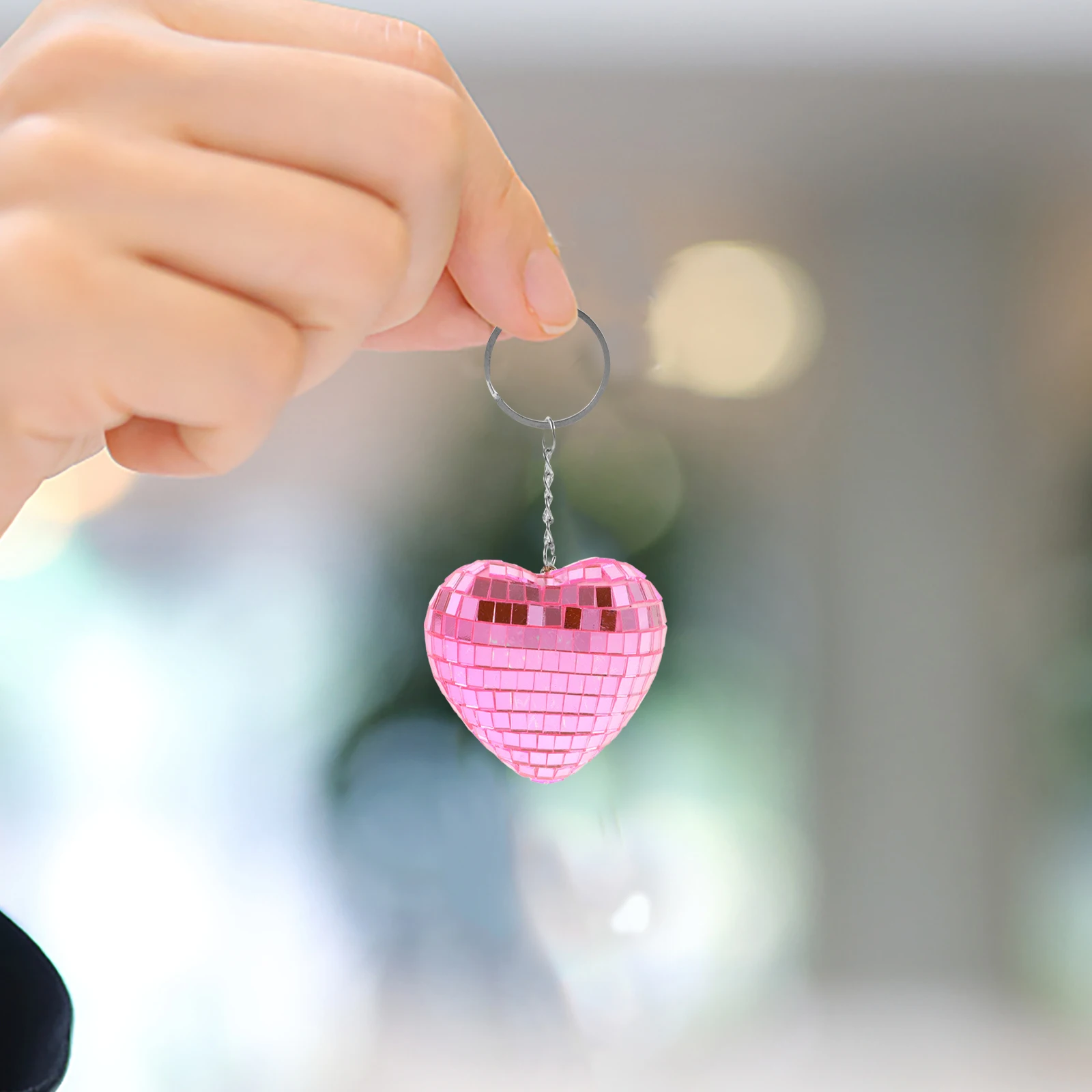 

4pcs Heart Shaped Mirror Ball Keychains Disco Style Hanging Balls for Bags Wallets Party Supplies Christmas Decorations