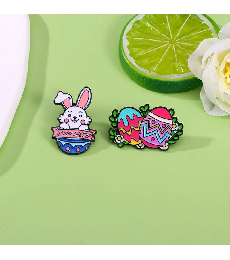 Broche de conejo pequeño de amor para mujer, accesorios de bolso de moda, insignia de Metal de huevo de Pascua, pecho de oreja de conejo de dibujos animados, Verano