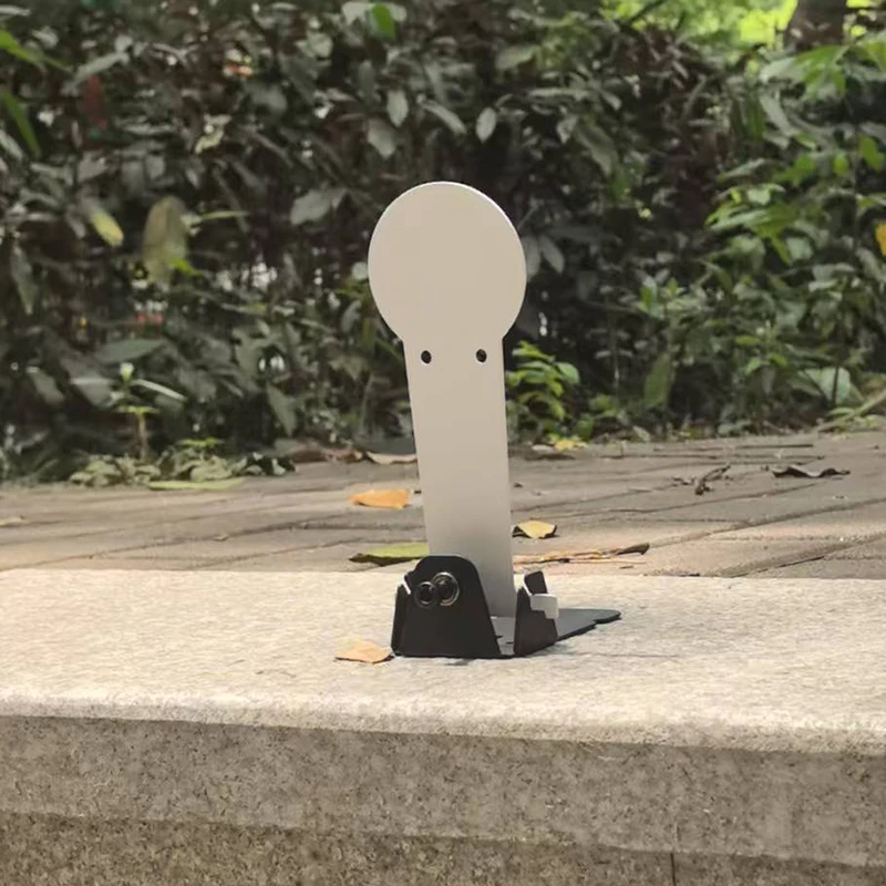 Die langhalsige kreisförmige Zielplatte aus Kohlenstoffstahl mit einem Durchmesser von 2,55 Zoll ist ein Knockdown-Ziel.