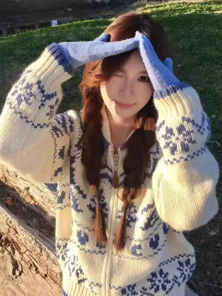 

Women's Christmas Sweater Cardigan Knit Zip Up Loose Deer Snowflake Pattern Winter Coat Vintage Warm Korean Style Holiday Gift