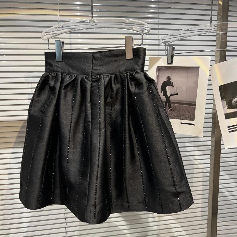 Estate 2025 Net Red Pure Color Flower Bud Gonna f-lunghezza Gonna da donna Striscia verticale Heavy-du Strass Gonna da donna