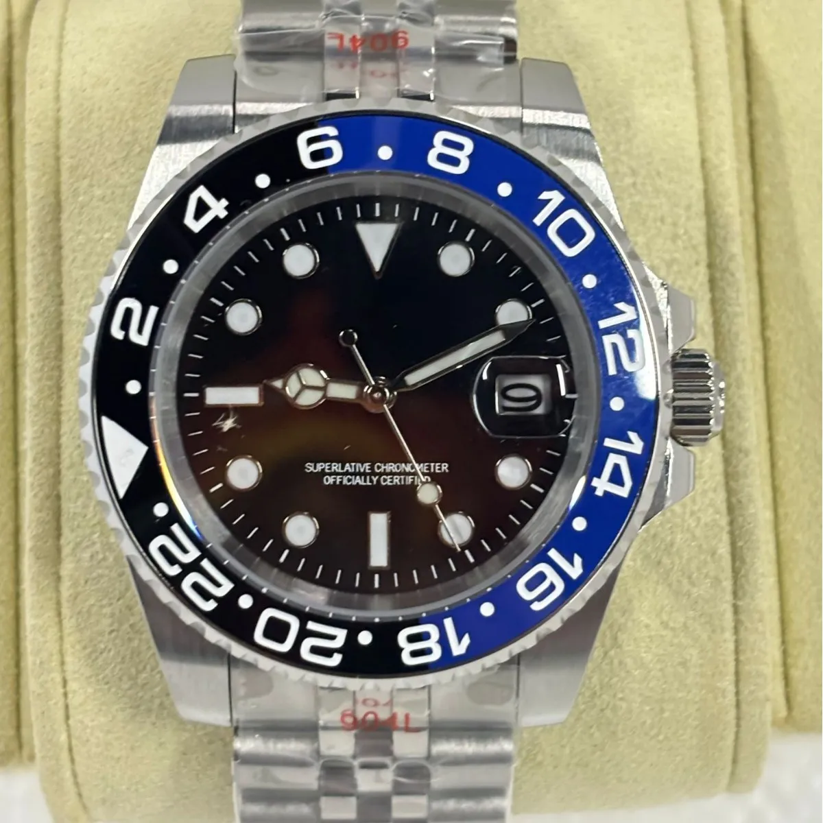 Japan3215 GMT Quartz Men's Watch, Calendar and Luminous Display, 100ATM Water Resistance, sapphire Crystal and Rotating Bezel