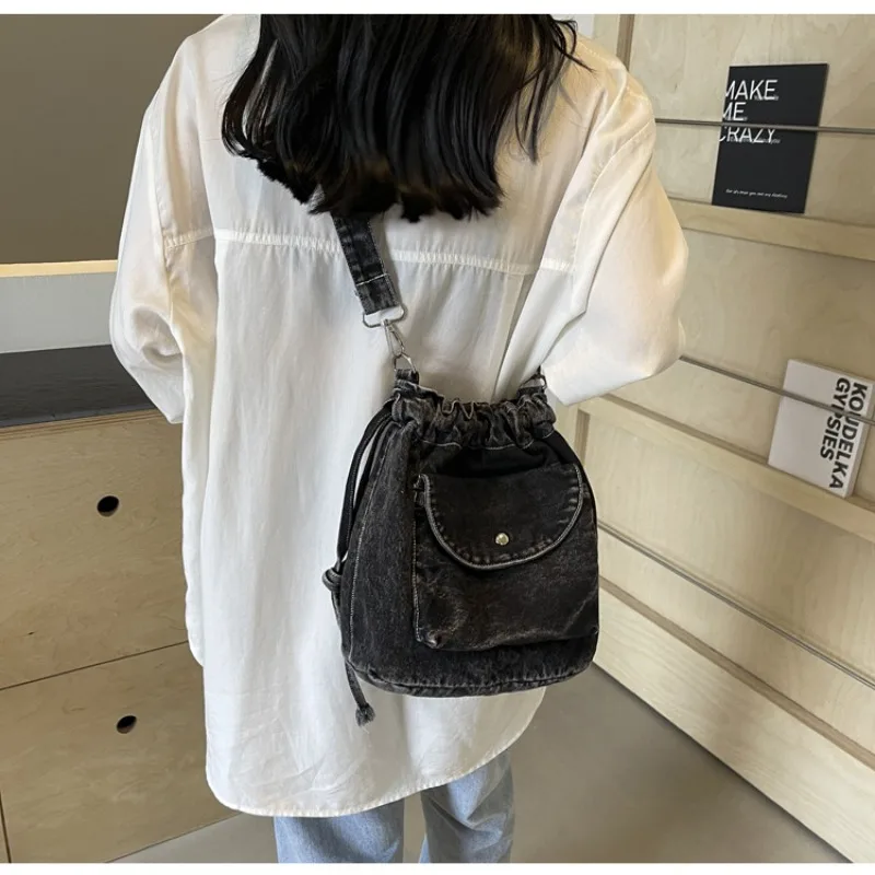 

Джинсовая сумка через плечо Kawaii 2025 — мини-кошелек-ведро для девочек-подростков, трансформируемая сумка через плечо и переноска для предметов первой необходимости в кампусе