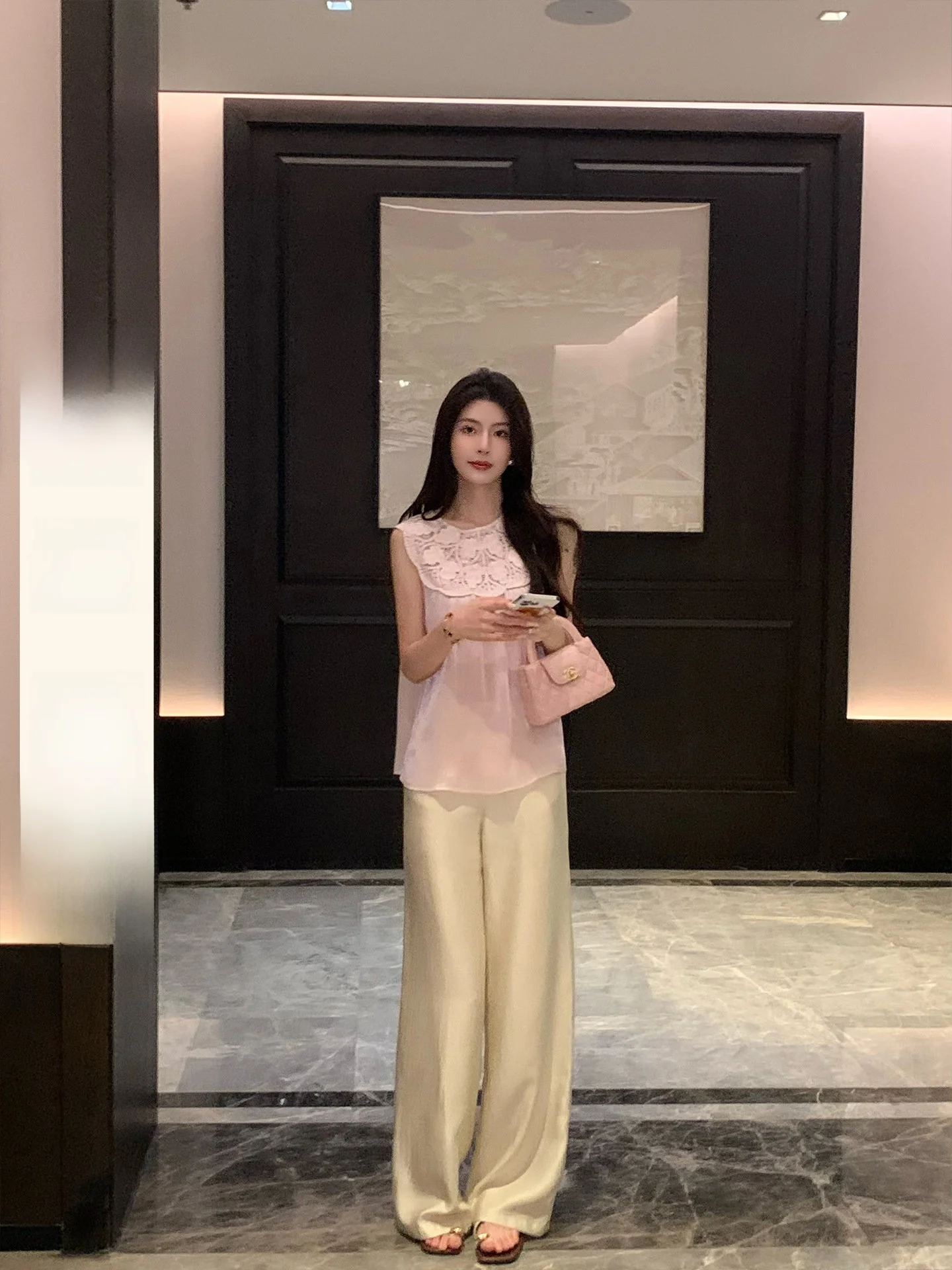 

Pink Embroidered Hollow out round Ne Svel irt Women's Summer Design Sense Hollow out Embroidery round Ne Top