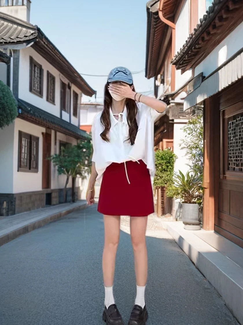 Hoge taille A-lijn rok en witte irt tweedelige set voor dames zomer faion luxe gevoel rode kleur straat sle