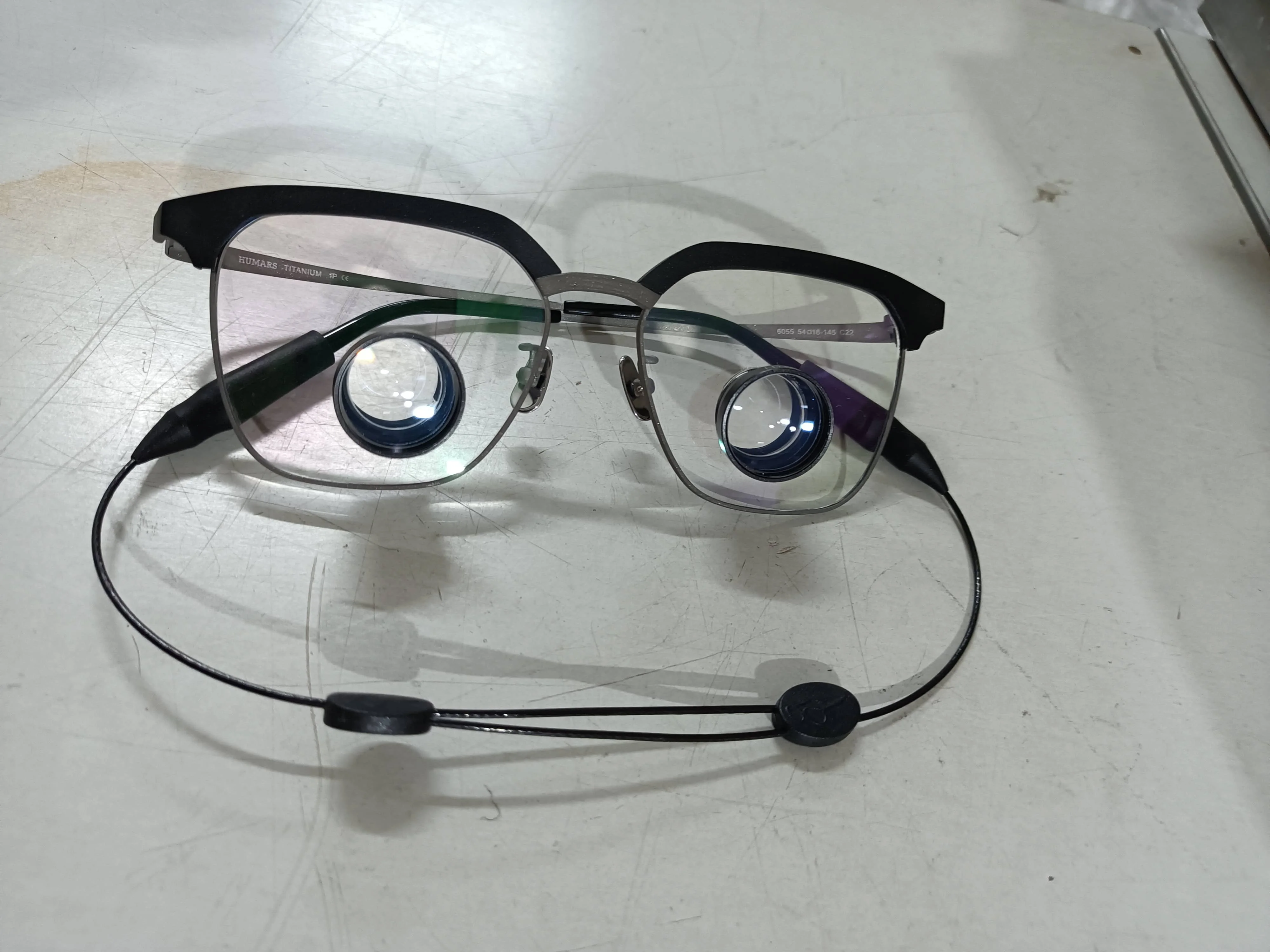 Ultra Lightweight Surgical Dental TTL Loupes 2.5X Optics Frame TTL Dental Surgical Loupes Customized Wide Field Of View