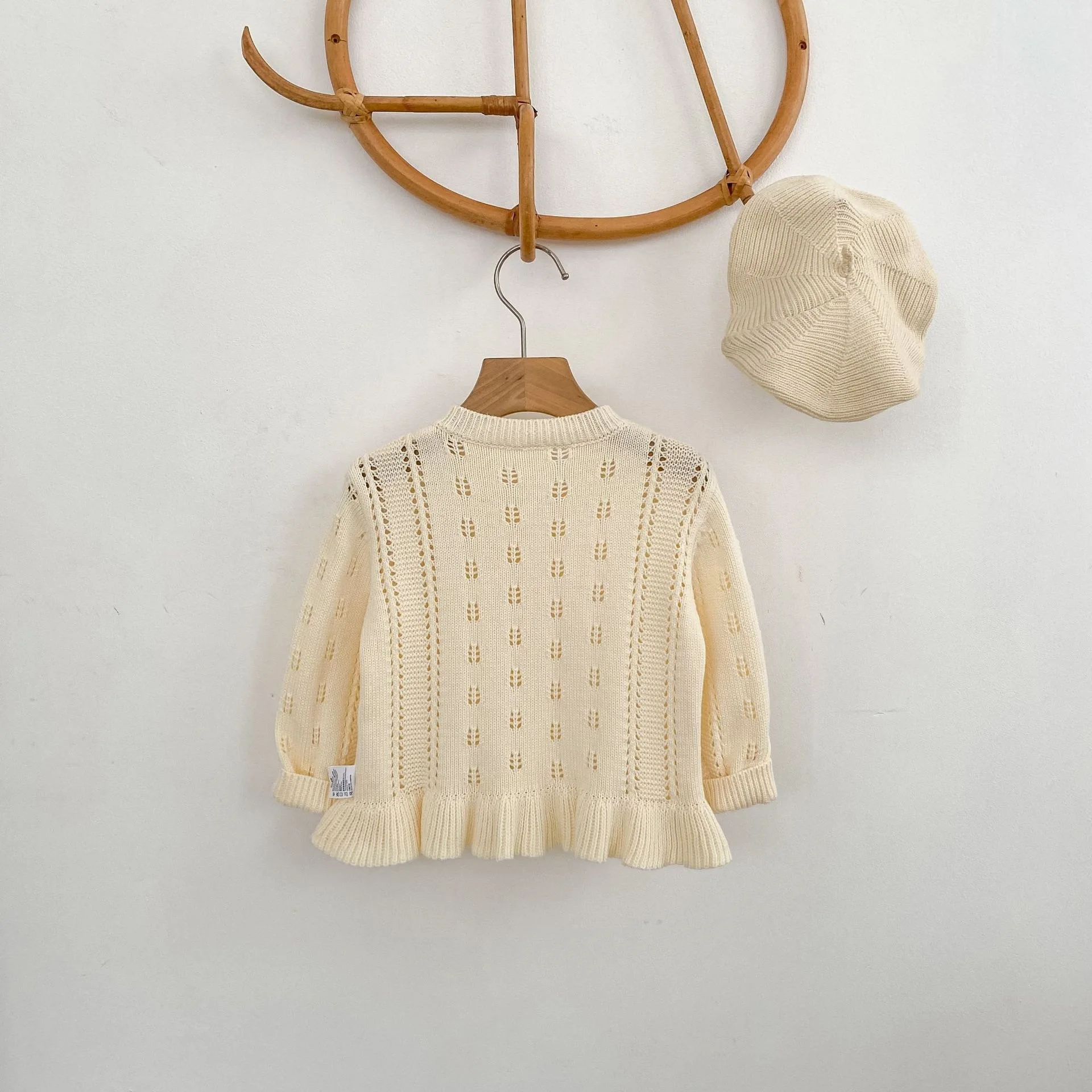 Autumn and Winter New Sweater Solid Color Cardigan Jacket Top for baby Girls, Comfortable and Cute Knit Sweater