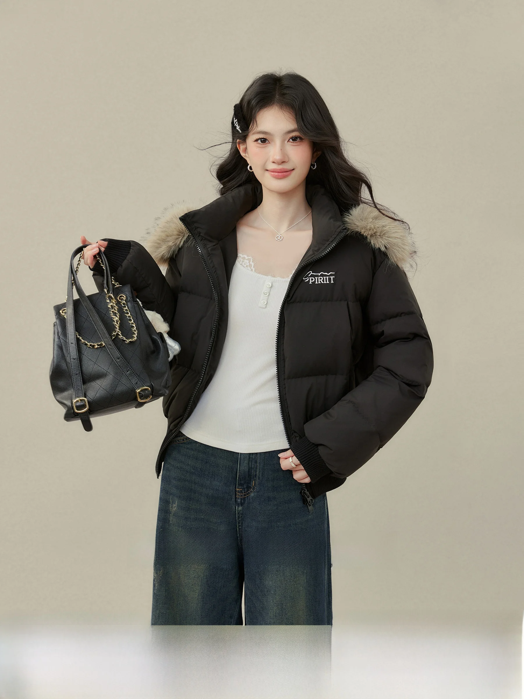 

Утепленная куртка Bla ort down Jaet с капюшоном и меховым воротником для полных женщин, белая, с наполнителем из пуха.