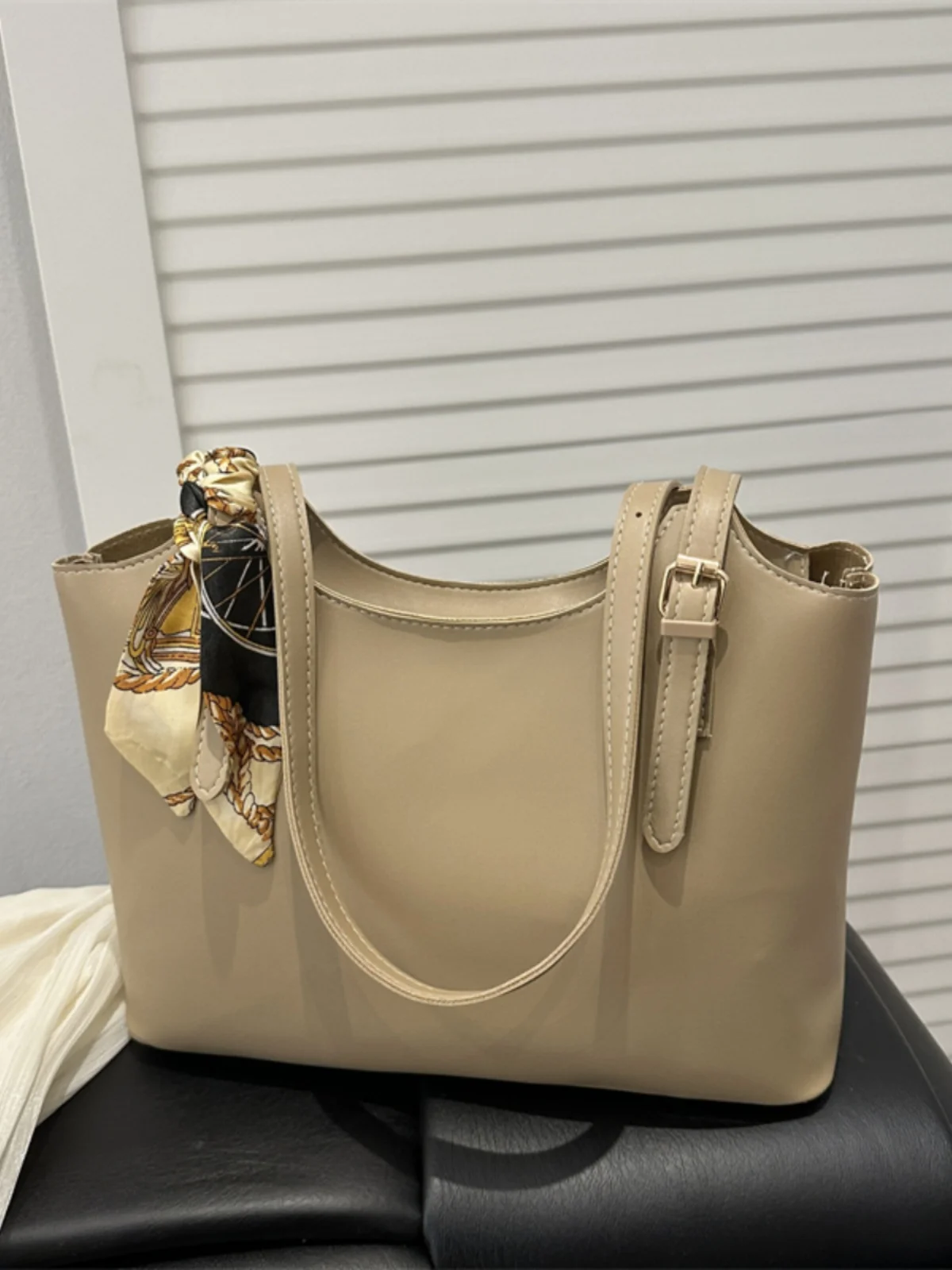 Trendy Large Capacity Bucket Bag Commuter Bag Women's Handbag Soft PU Leather Shoulder Bag Casual Chic Daily Outfit Bag