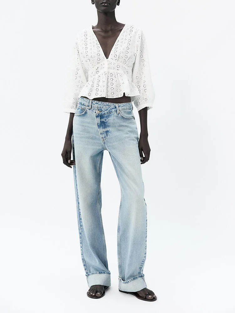 

New Summer 2025 Women's Faionable Long Sve Embroidered Hollow out V-Ne irt Versatile Commute Sle Knitted Top