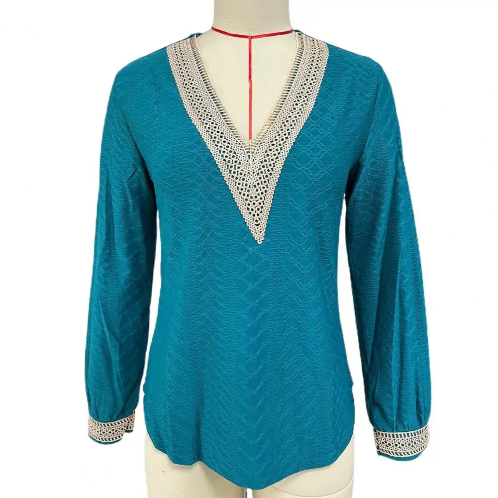 Top feminino de renda de comprimento médio, pulôver patchwork gola v, camiseta casual macia, blusa de renda elegante para primavera e outono