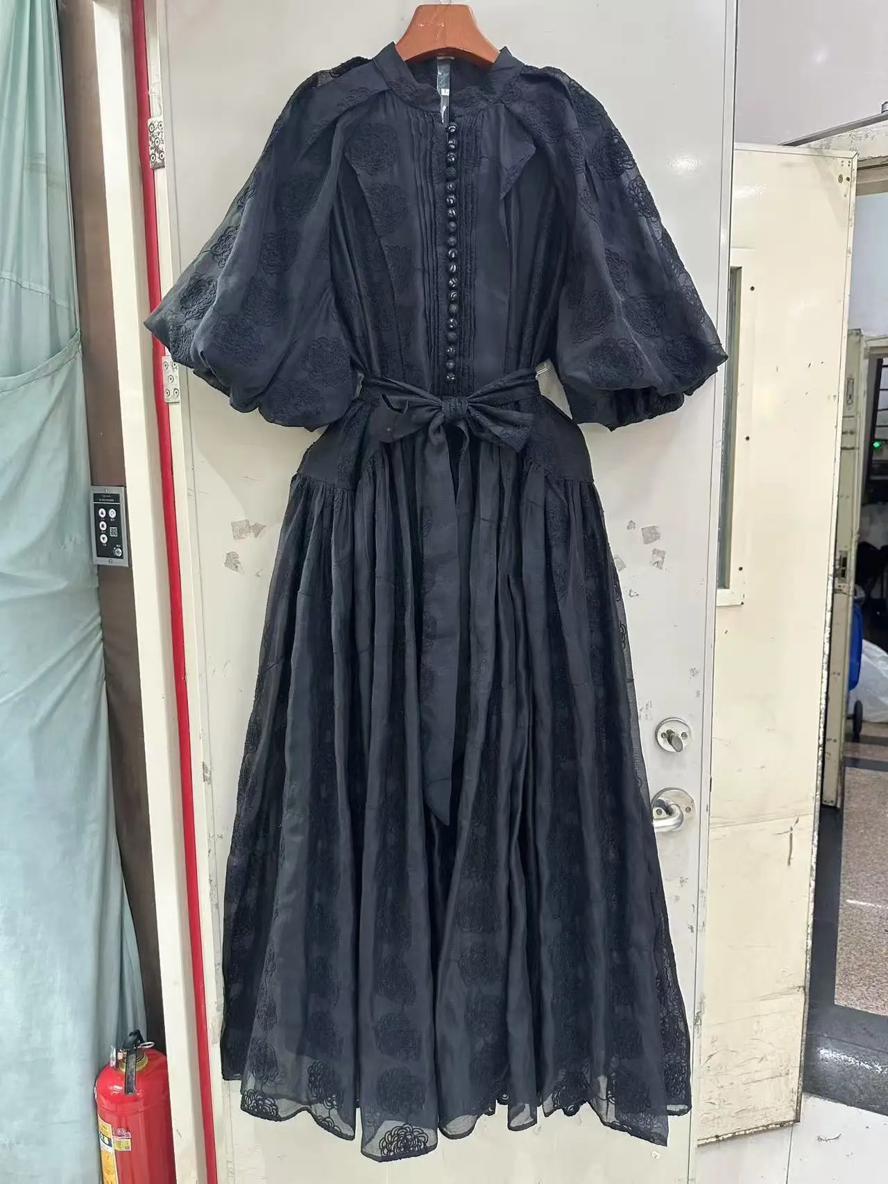 

2025 Spring and Summer New Round Neck Short Sleeve Puff Sleeve Embroidery Retro Flower Loose Long Dress Dress-GZDL098