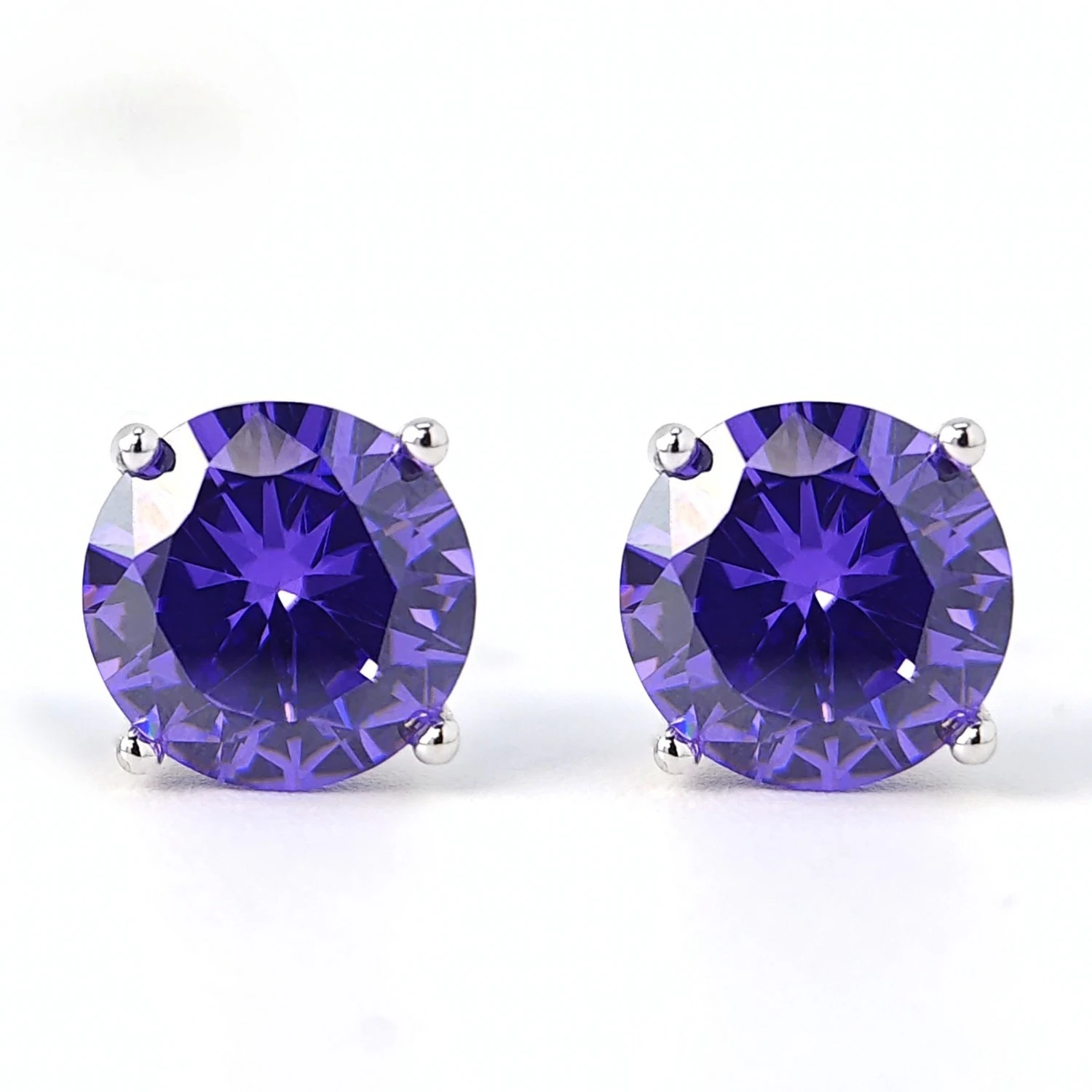 1Pair 0.5/1/2/3 Carat Fashionable Purple Synthetic Zirconia Stud Earrings, with A Classic Four-prong Design.