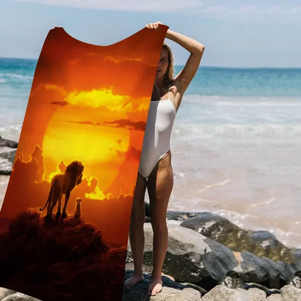 Toalla de playa bonita del Rey León, absorbente de microfibra grande para viajes de natación en la piscina
