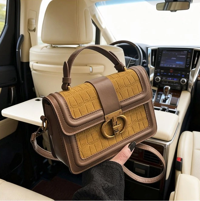 

Женская винтажная маленькая квадратная сумка, нишевый дизайн премиум-класса с текстурой, легкая роскошная пригородная сумка через плечо и верхней ручкой