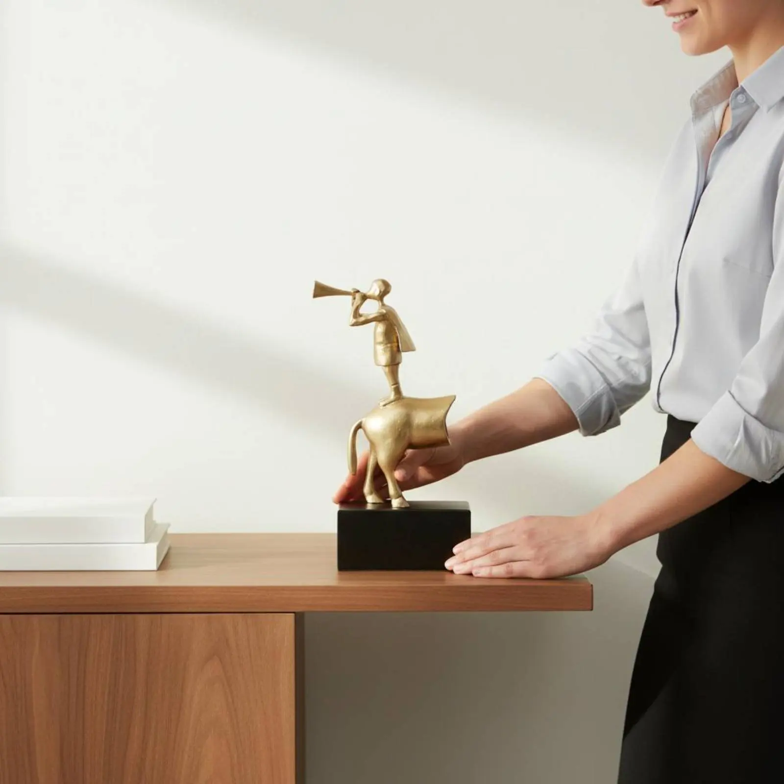 

Trumpet Player Statue Modern Minimalist Music Figure Ornament Music Band Figure Decorative Sculpture Home Decor Collectible