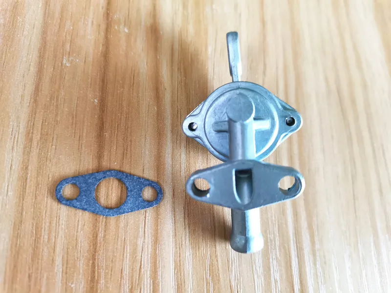 NB411 Carburetors fuel cocks with gaskets for Robins EC04 BG411  CG411 40.2CC 49CC Carburettor petcock tap carby valve trimmers