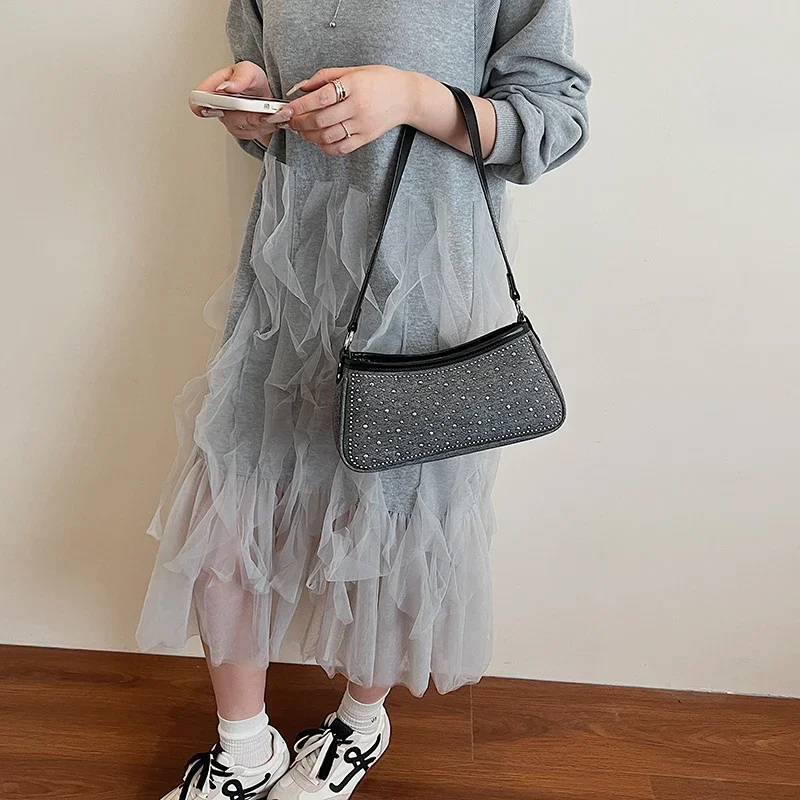 

Элегантная женская кожаная роскошная классическая модельерская сумка через плечо для повседневного привлекательного стиля