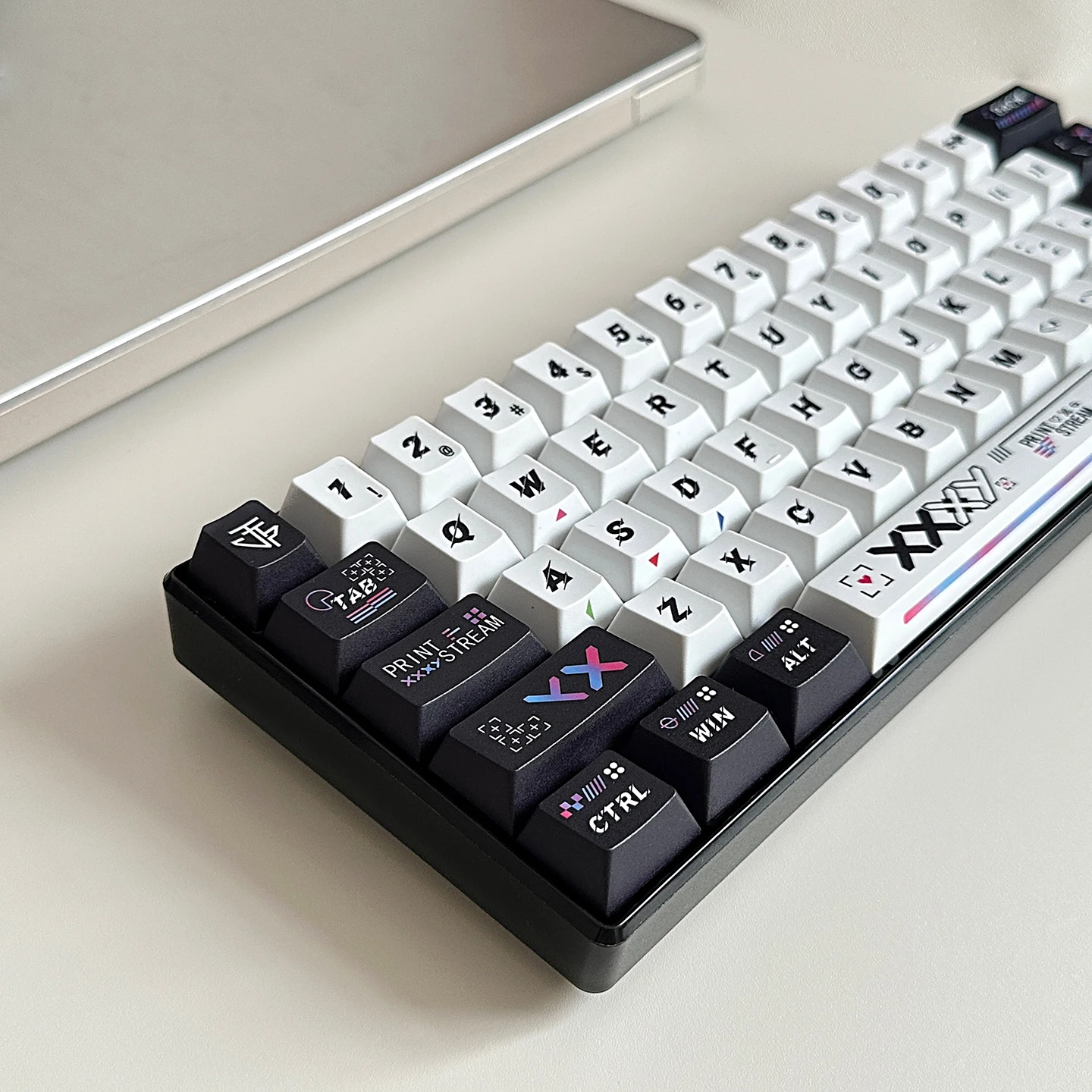 

Четырехсторонний светопропускающий колпачок для клавиш Pudding с боковой гравировкой из ПБТ, оригинальный пятисторонний магнит для термосублимации ATKWooting