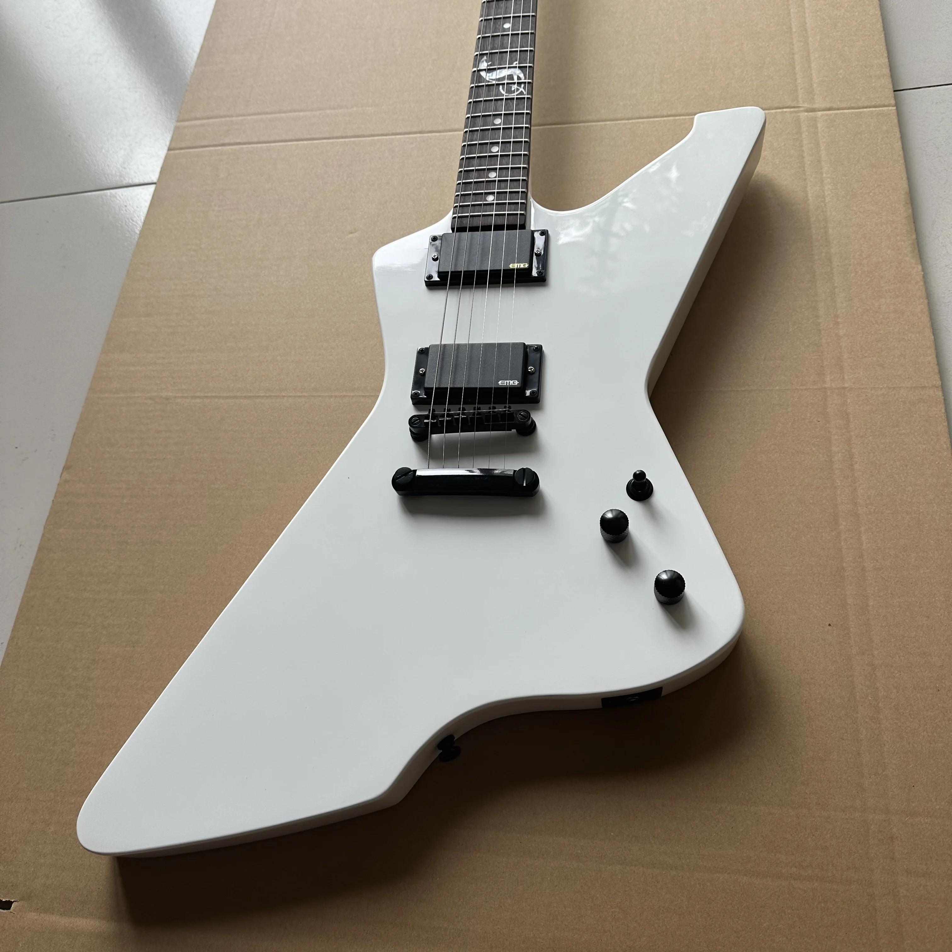 ESP Snakebyte Guitar, Body, White Color, Snake Inlay, Rosewood Fingerboard, 6 Strings Guitarra,