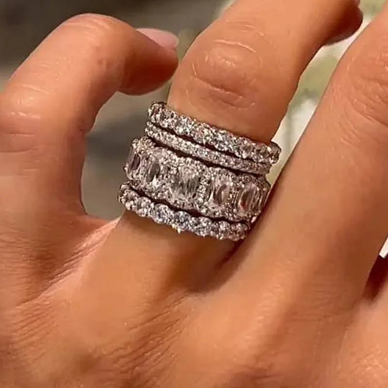 4-teiliges Set Funkelnde Elegante Damenringe mit Kubischem Zirkonia Luxuriöse Party- und Hochzeits-Accessoires Vielseitiger Schmuck