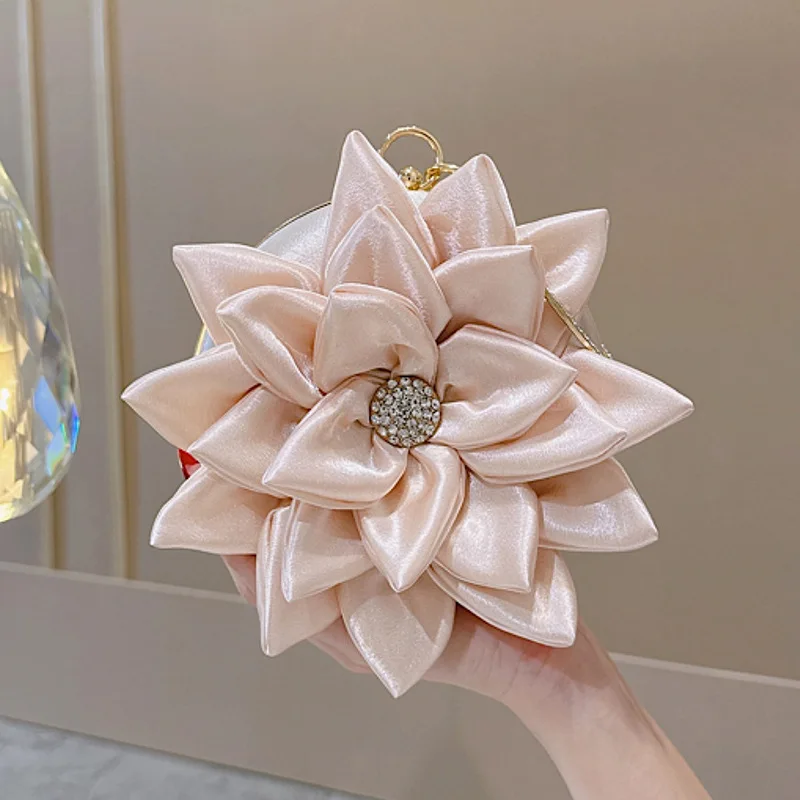 2026 New Handmade Flower Dinner Bag Fashionable and High-quality Women's Handbag High-end and Versatile Chain Crossbody Bag
