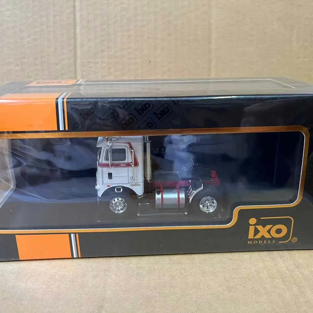 IXO 1:43 Scale US FREIGHTLINER COE 1976 Truck Trailer Head Simulation Alloy Car Model Diecast Toys Vehicle Collectible Souvenir