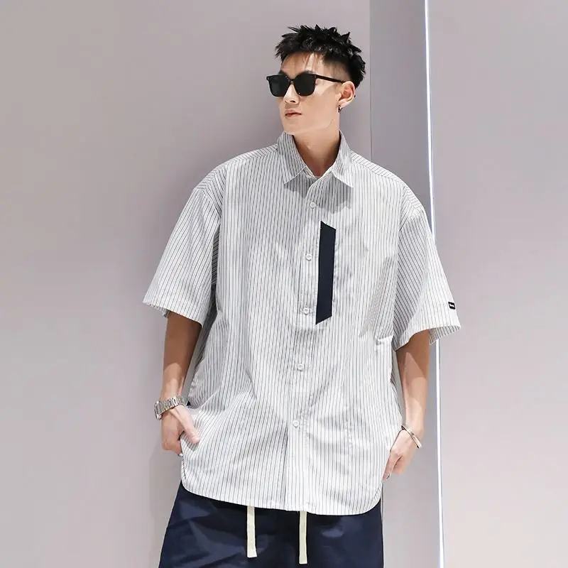 

2024 New Men's American Style Striped Lapel Shirt Summer Youth Trend Simple Commuting Light Casual Fashion Half Sleeve Shirt