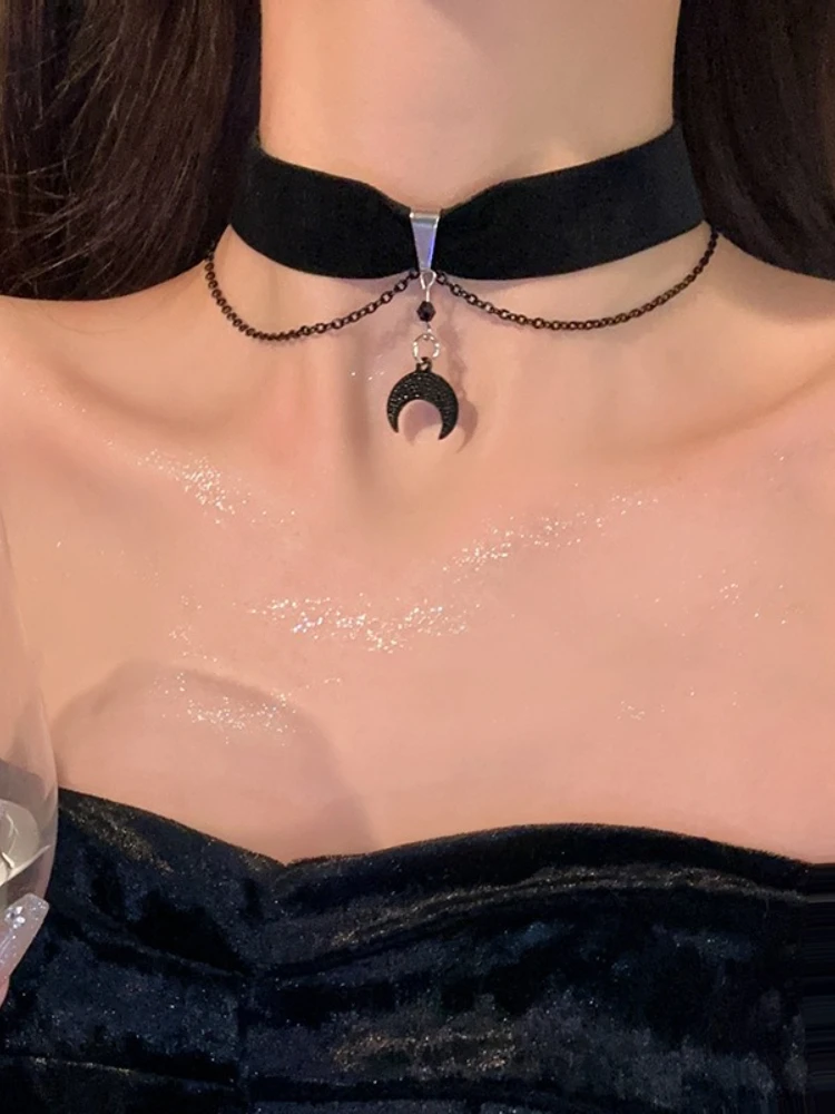 Vintage Style Luxury Jewelry Niche Design Moon Choker Women Punk Gothic Cool Girl Black Necklace Dark Aesthetic Neck Accessories