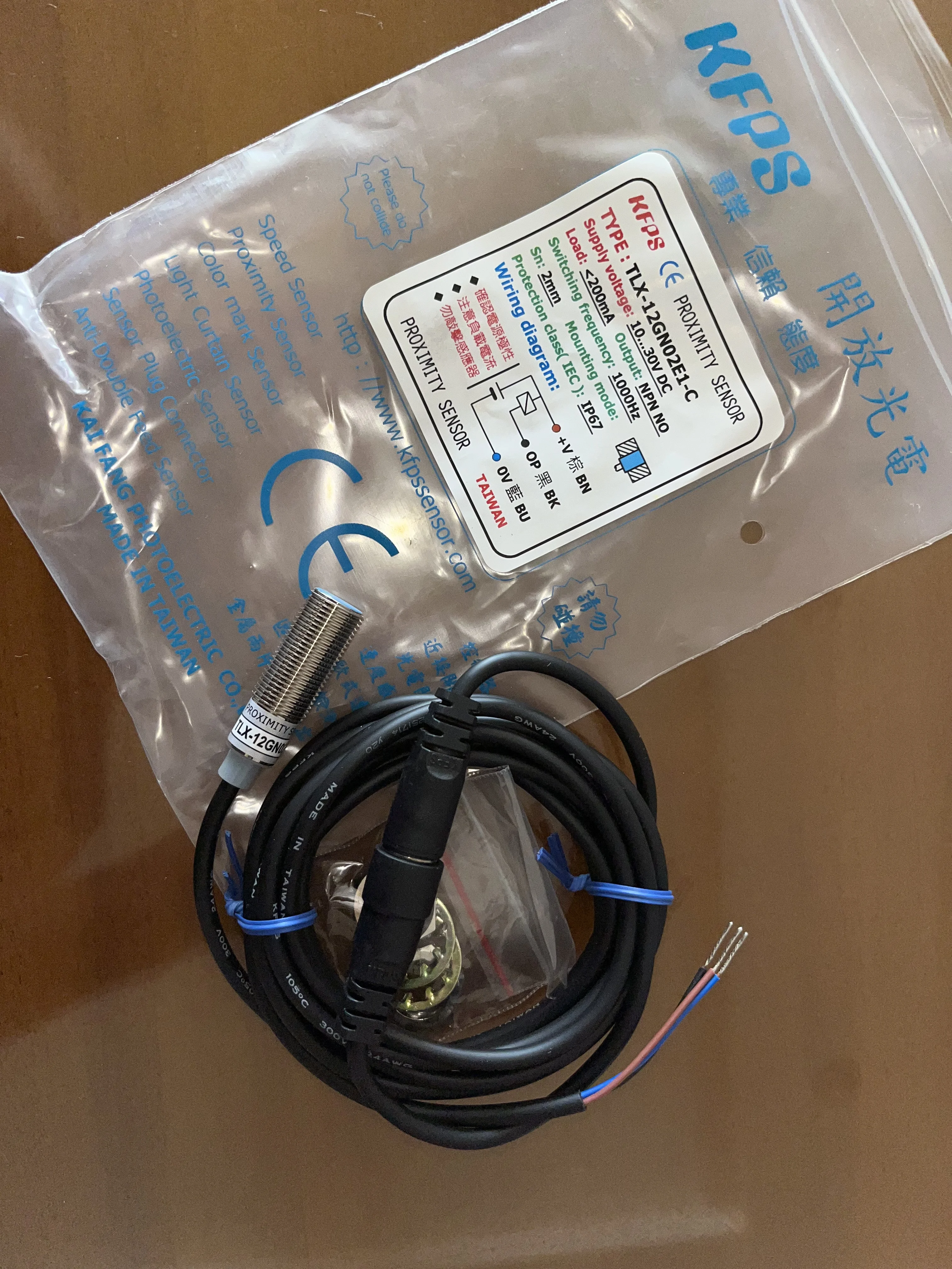 NEW  ORIGINAL TLX-12GN02E1-C  Taiwan   KFPS   proximity switch